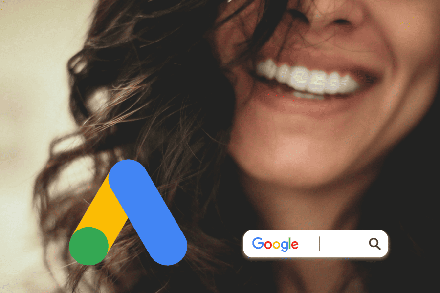 Frau mit strahlendem Lächeln, kombiniert mit Google Ads Logo und Google-Suche – Symbol für Zahnarztpraxen, die mit Google Ads Patienten gewinnen.